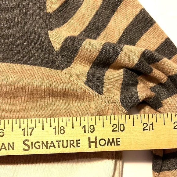 FEVER crew neck sweater multi neutral striping exposed back zipper. - Picture 6 of 6